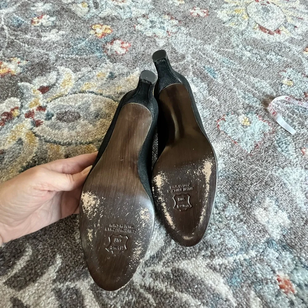 Stuart Weitzman black embossed pumps size 9 Excellent condition- Like New